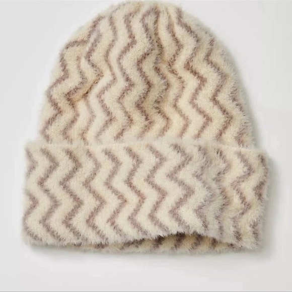 NWT Free People Ziggy Fuzzy Beanie - Picture 2 of 6